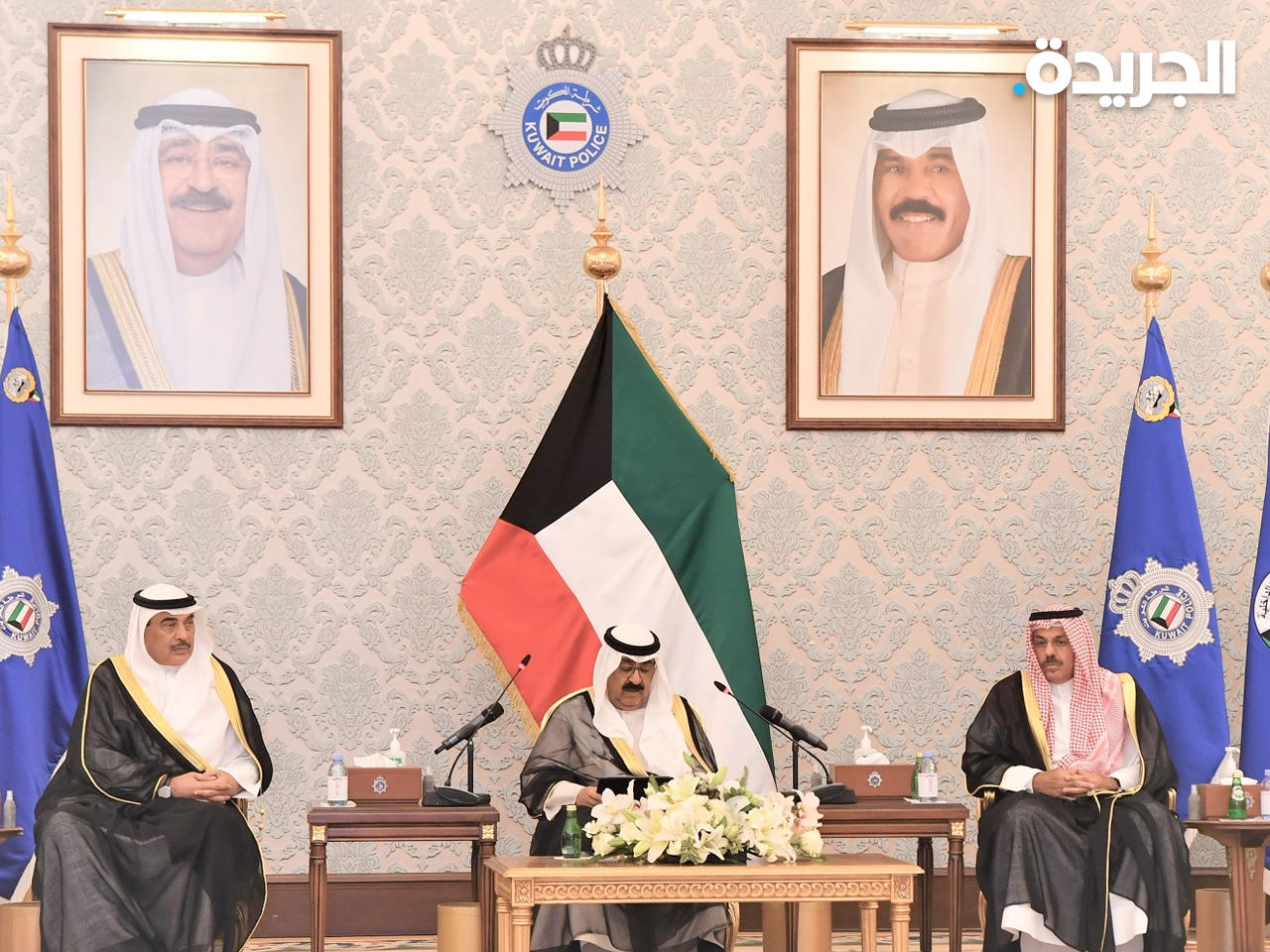 سمو ولي العهد خلال زيارته لوزارة الداخلية