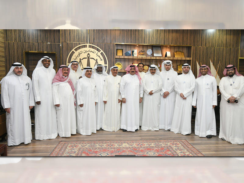 صورة جماعية للمكرمين الذين عاصروا المرحوم سمير سعيد