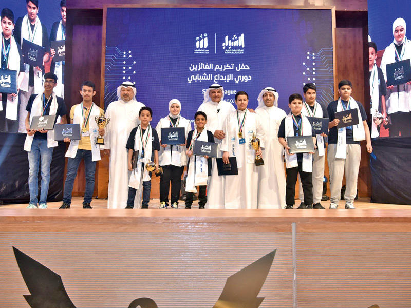 الربيع خلال تكريم الطلبة الفائزين بإحدى مسابقات دوري الإبداع الشبابي  (تصوير عوض التعمري)