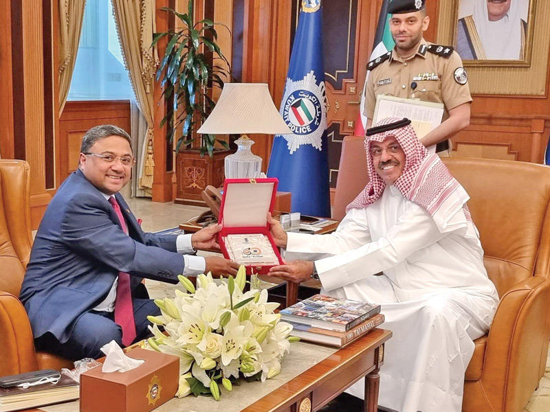 النواف خلال لقائه السفير الهندي اليوم