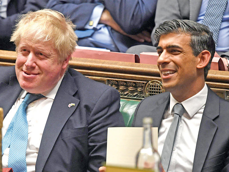 رئيس الوزراء البريطاني بوريس جونسون ووزير المال ريشي سوناك 