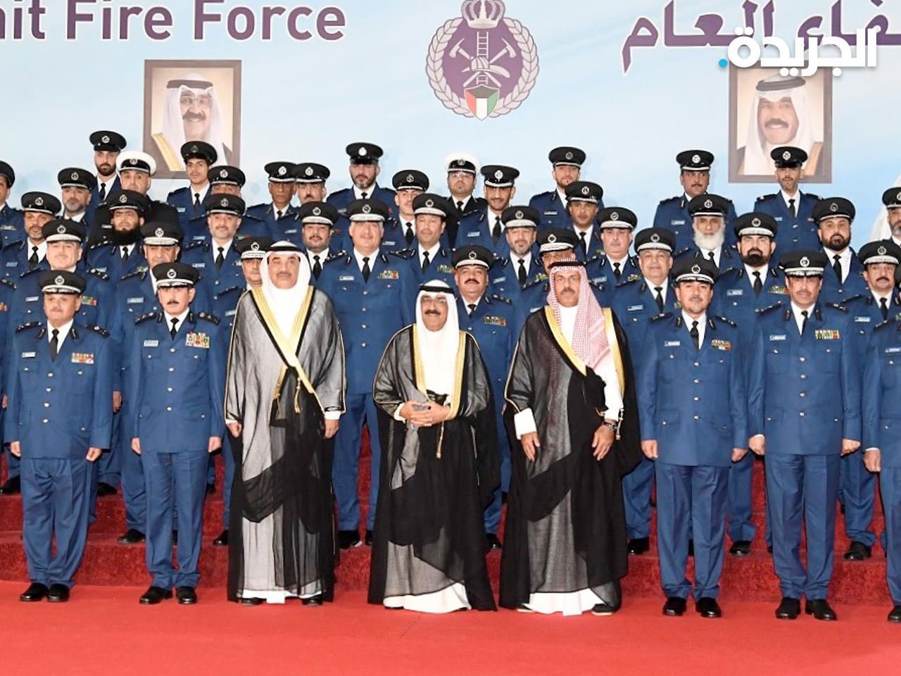 سمو ولي العهد متوسطاً قيادات قوة الإطفاء العام