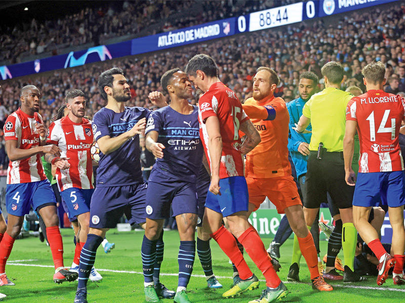 جانب من المناوشات بين لاعبي أتلتيكو وسيتي