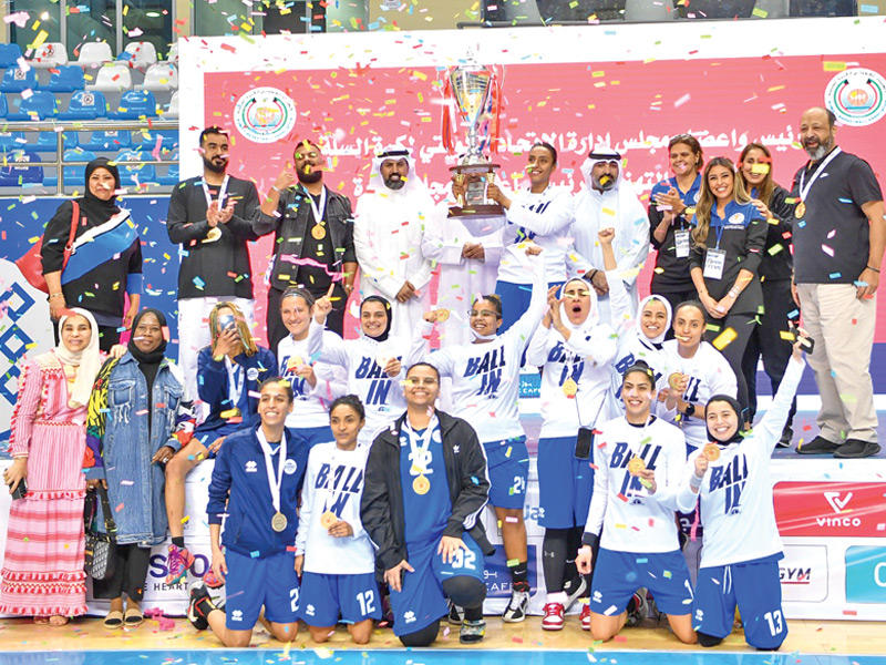 سيدات دوري السلة على منصة التتويج