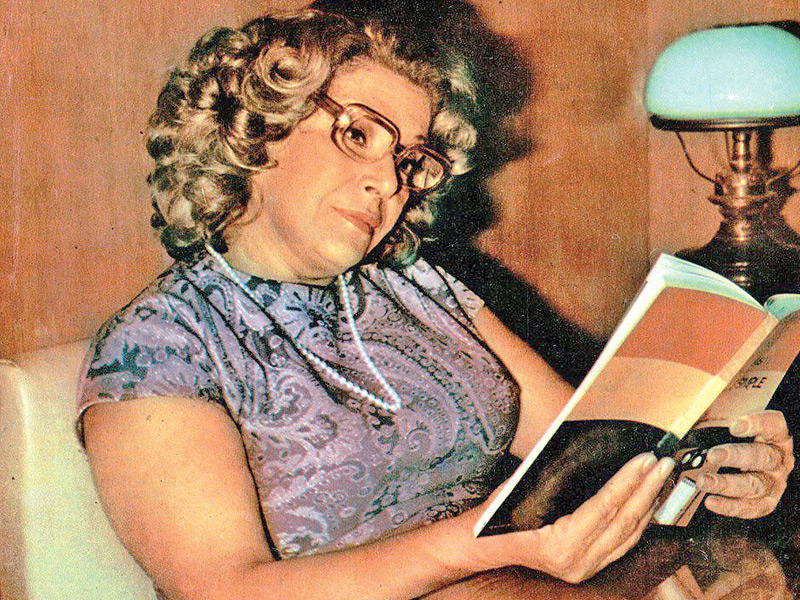  الفنانة سناء جميل