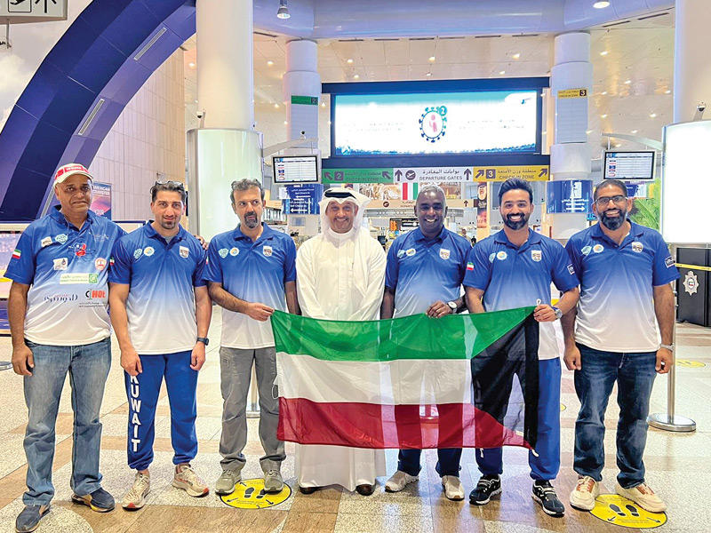 الشمالي يتوسط وفد المنتخب في مطار الكويت