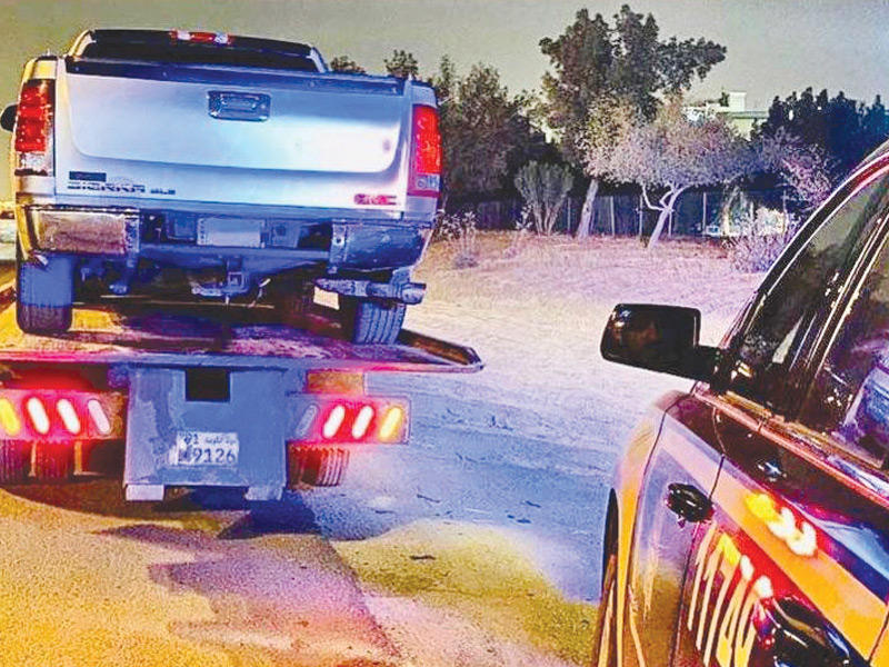 إحدى المركبات المضبوطة في شارع الغوص