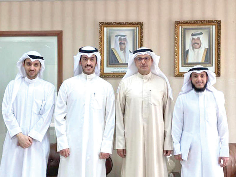 المخيزيم متوسطاً وفد «اتحاد بريطانيا»