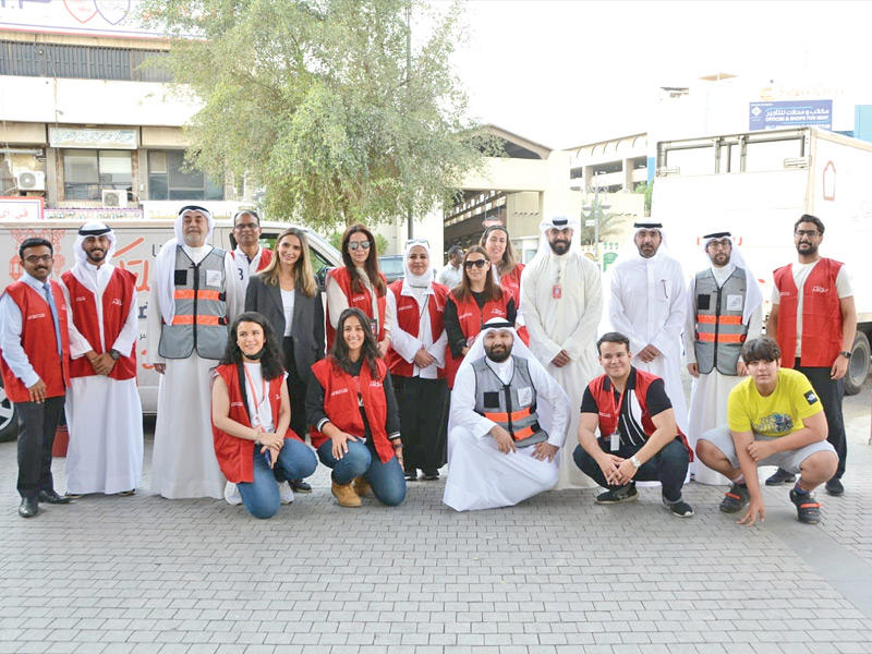 فريق «الخليج» في لقطة جماعية