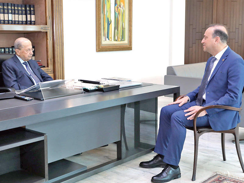 الرئيس اللبناني ميشال عون يستقبل سفير لبنان لدى السعودية فوزي كبارة قبيل عودته إلى المملكة 