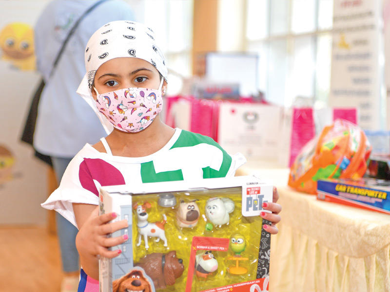 طفلة خلال حفل القرقيعان الصحي