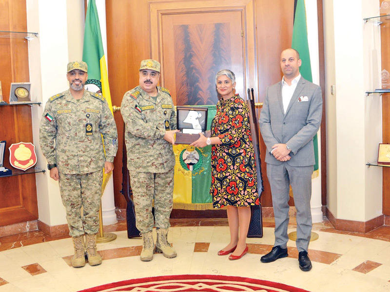 وكيل الحرس الوطني الفريق الركن هاشم الرفاعي خلال استقبال سفيرة كندا 