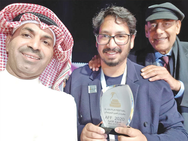 المخرج أحمد الخضري متوسطاً أحمد بدير وطارق العلي