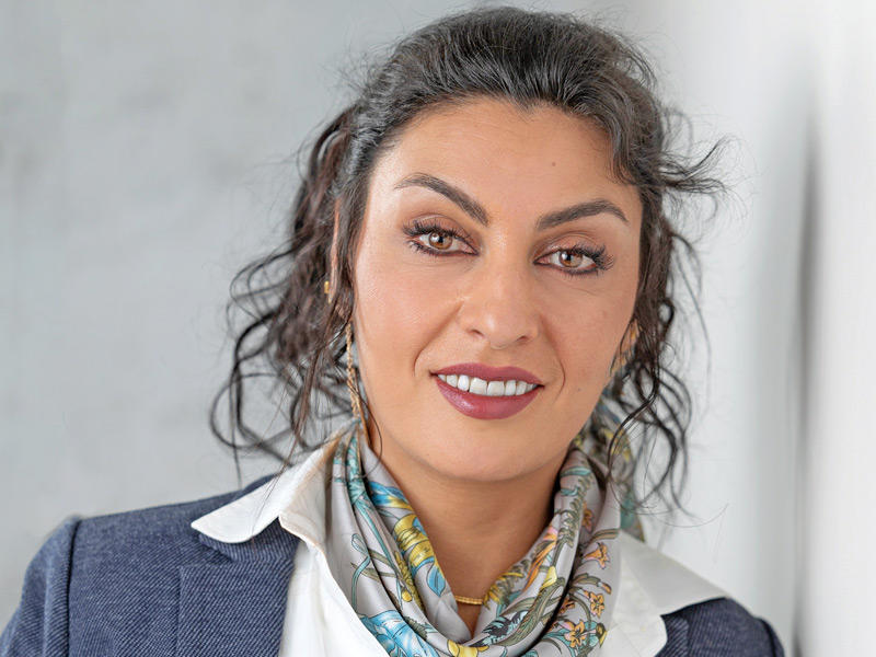 أديبة سورية  دارين زكريا