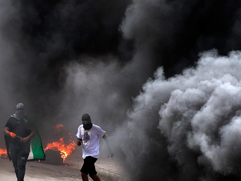 اشتباكات مع القوات الإسرائيلية في برقة شمال الضفة أمس الأول (أ ف ب)