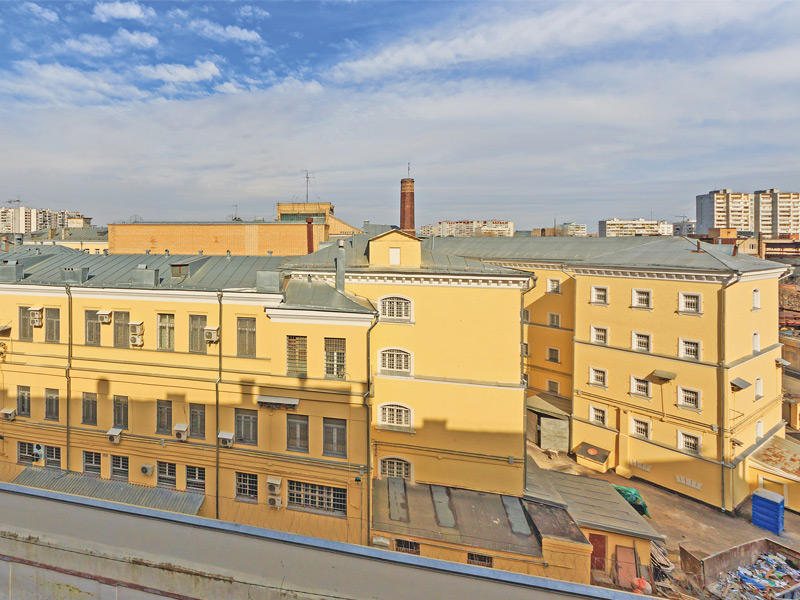 سجن «ليفورتوفو» الذي فرض بوتين فيه إقامة جبرية على بعض جنرالات أجهزته الأمنية