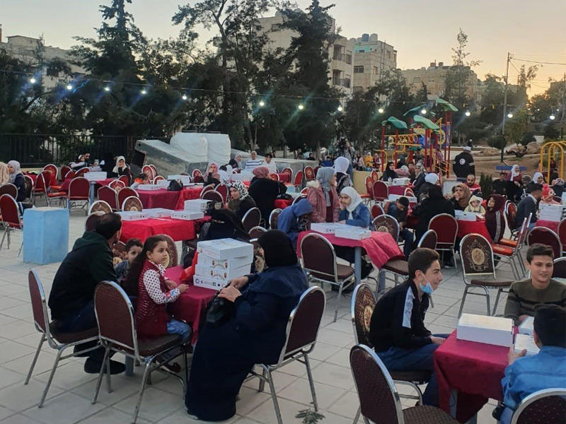 جمعية الهلال الأحمر الكويتي تقيم إفطارا جماعيا للاجئين سوريين بالأردن