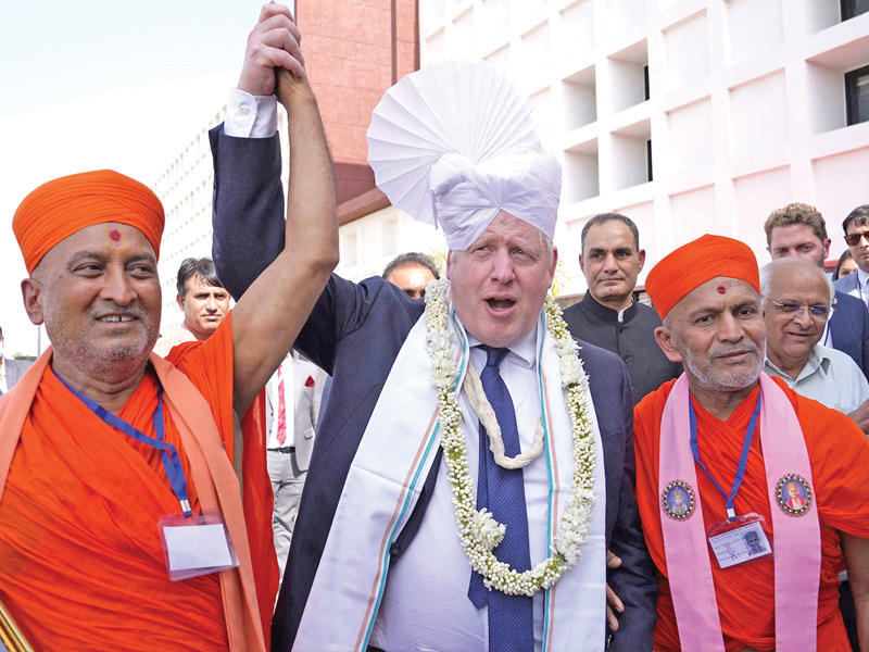 جونسون في جامعة بغوجارات أمس (رويترز) 