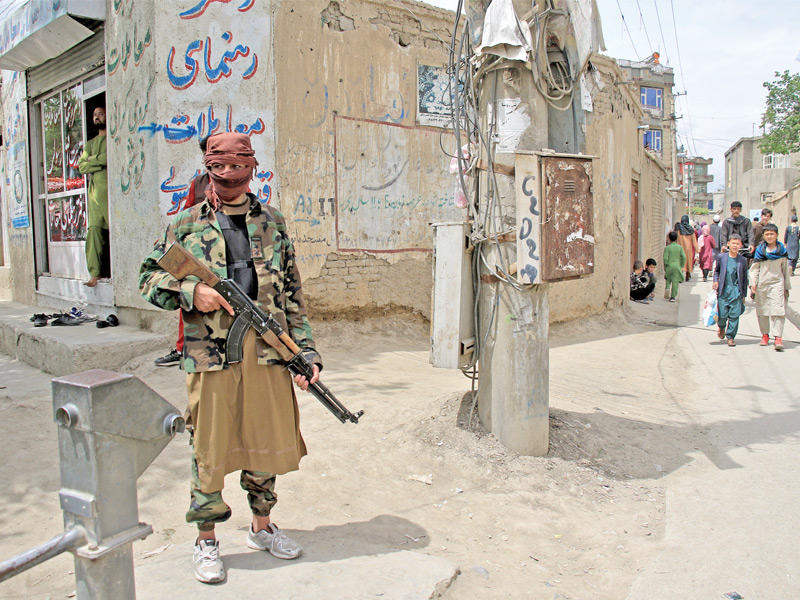 انفجار ضخم داخل مسجد شيعي في مدينة قندوز وسط مزار شريف شمال أفغانستان