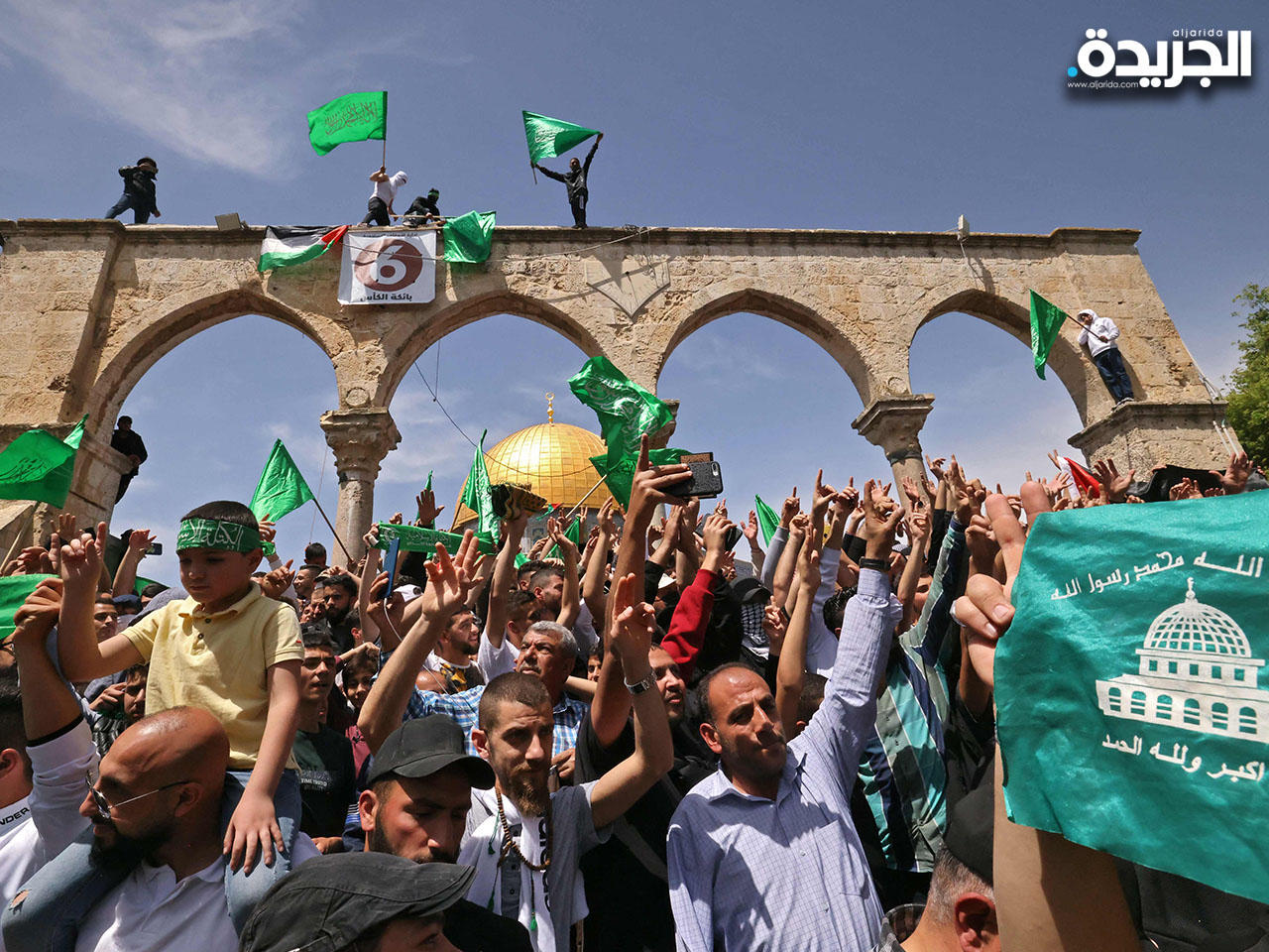 فلسطينيون في باحات المسجد الأقصى