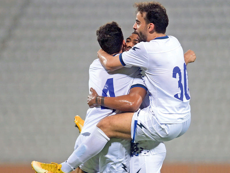 لاعبو التضامن يحتفلون بالفوز على النصر