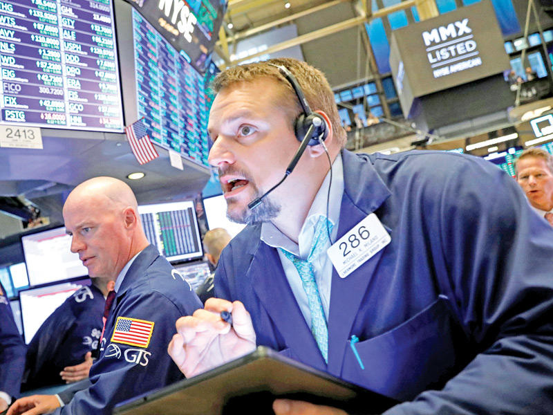 نتائج مفاجئة لشركات وتزايد اليقين حول زيادات حادة في أسعار الفائدة