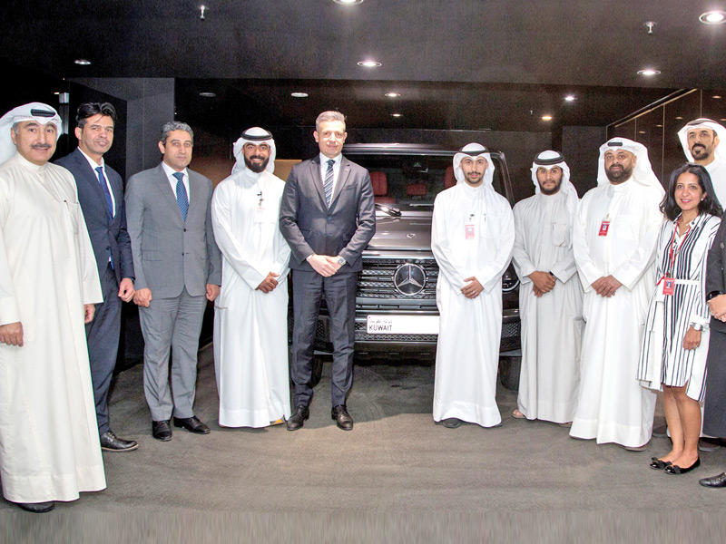 تسليم السيارة للفائزة