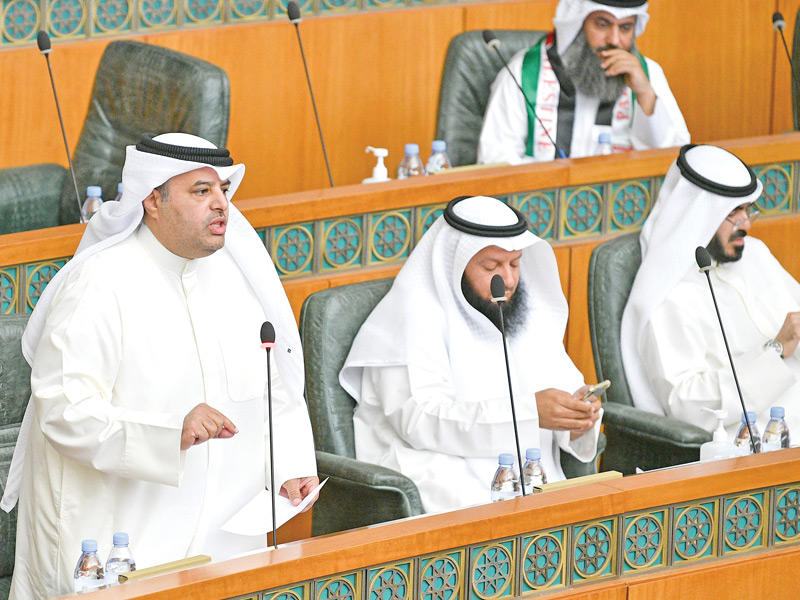 النائب مبارك الحجرف  في جلسة سابقة