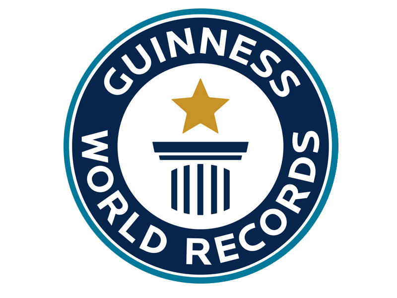 84 عاماً موظفاً في شركة