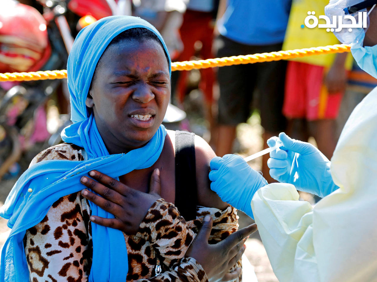 امرأة تتلقى لقاح الإيبولا، في غوما، جمهورية الكونغو الديمقراطية