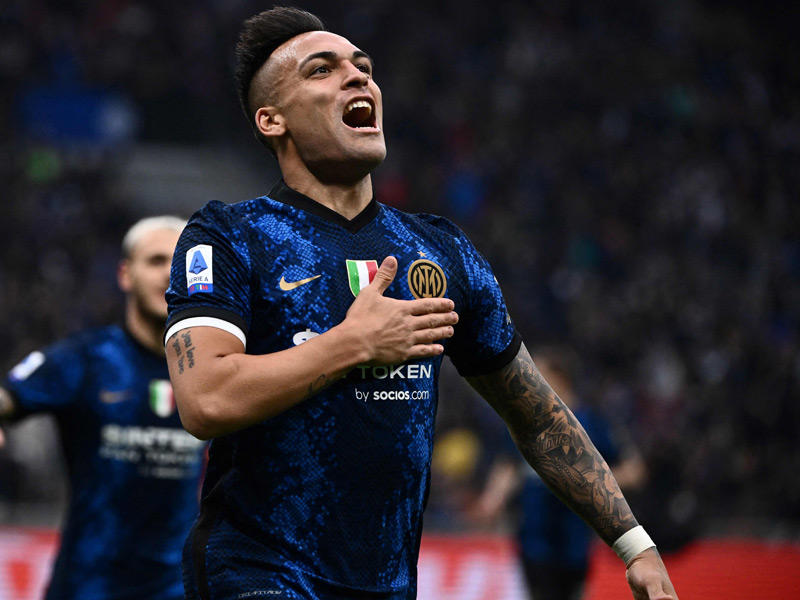 لاوتارو يحتفل بهدفه