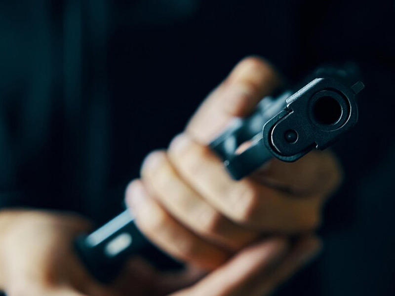  قيادي حوثي يقتل والدته وشقيقه ويجرح آخرين