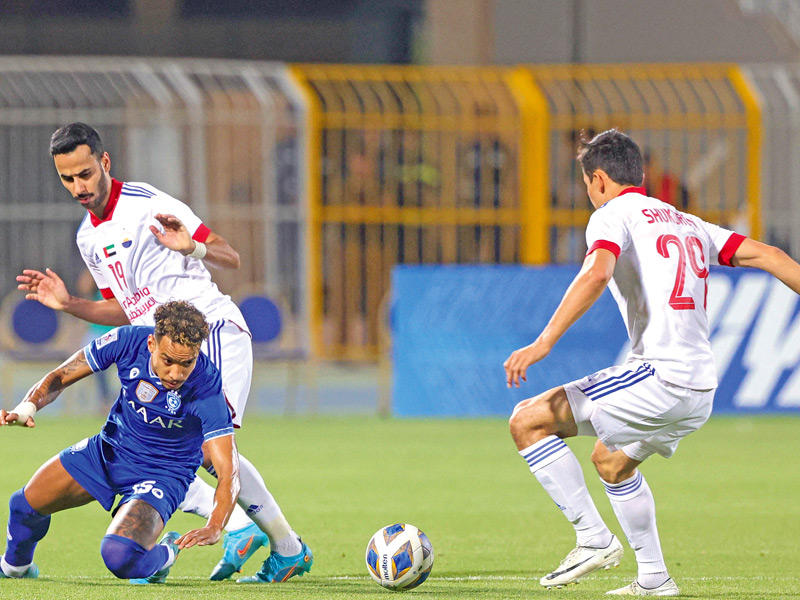 جانب من مباراة الهلال والشارقة