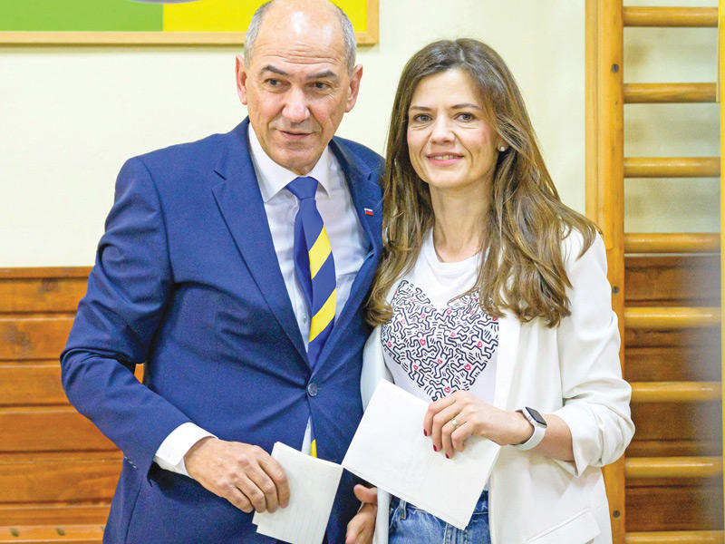 رئيس الوزراء اليميني القومي يانيز يانشا