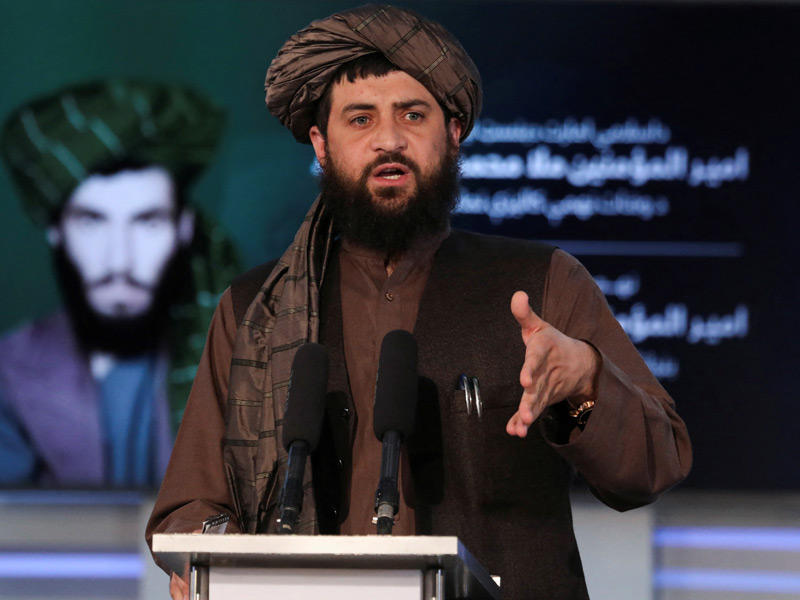 وزير الدفاع الأفغاني بالإنابة الملا محمد يعقوب يتحدث خلال ذكرى وفاة الملا محمد عمر ، الزعيم الراحل ومؤسس حركة طالبان