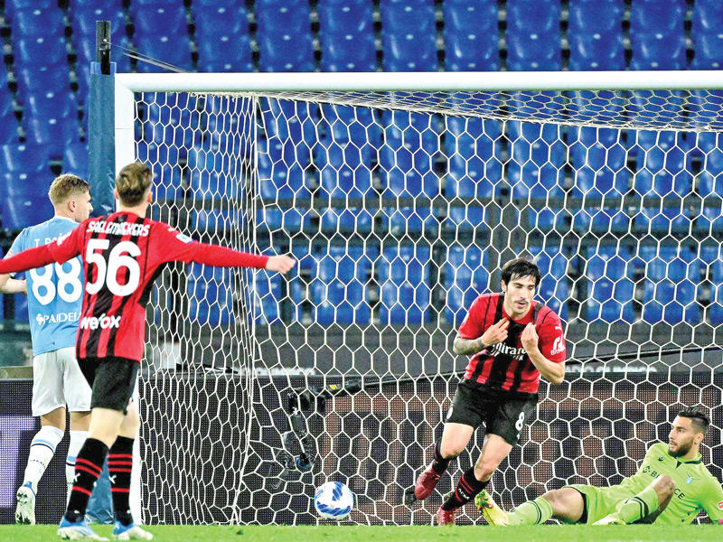 تونالي نجم ميلان يحتفل بهدفه