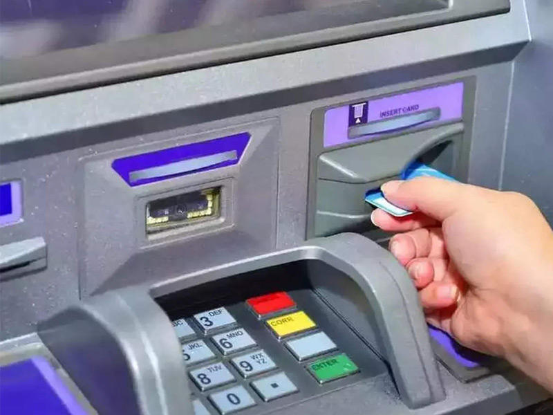 سرقة ماكينة صراف آلي بمساعدة حفارة في قرية سانجلي الهندي