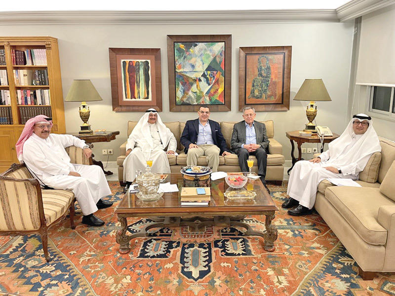 السنيورة مستقبلاً عدداً من السفراء العرب أمس