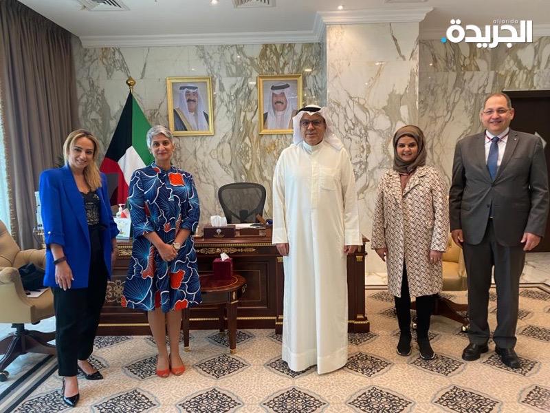 وزير الصحة د. خالد السعيد مستقبلاً السفيرة الكندية بحضور الوطيان