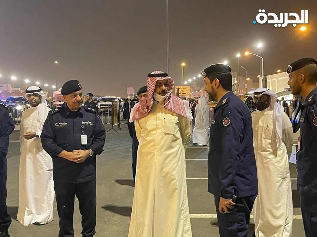 وزير الداخلية يتفقد النقاط الأمنية المكلفة بتأمين دور العبادة