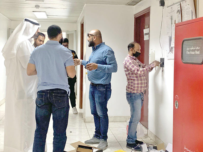 أعمال ربط أحد المواقع مع أنظمة البصمة بـ «الكهرباء»