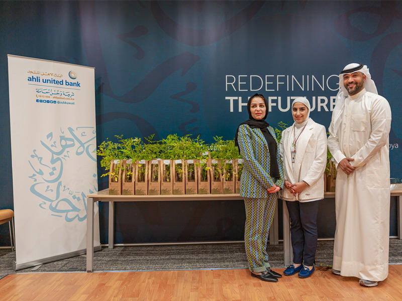 فريق المسؤولية المجتمعية بـ «المتحد» يستعد لتوزيع شتلات المورينغا على الموظفين