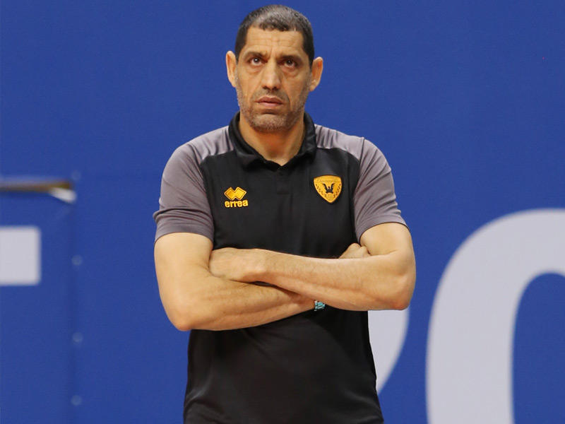  مدرب الفريق الأول لكرة الطائرة، البحريني رضا علي