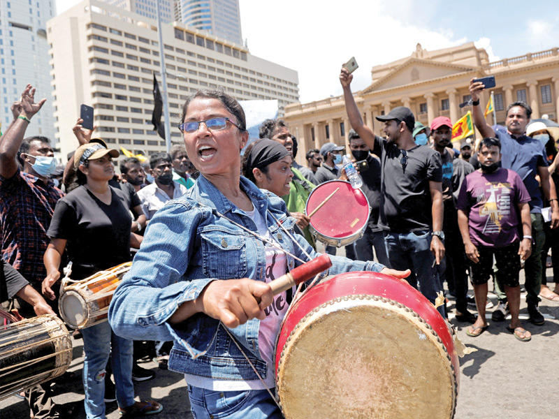 إضراب عام نظمه العاملون في سريلانكا للمطالبة باستقالة الرئيس غوتابايا راجاباكسا وحكومته