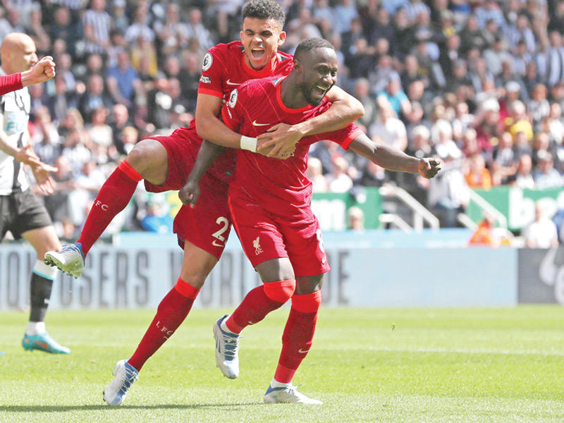 كيتا نجم ليفربول يحتفل بهدفه