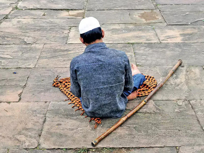 اعتقال متسول بحوزته ٣٠ ألف دولار