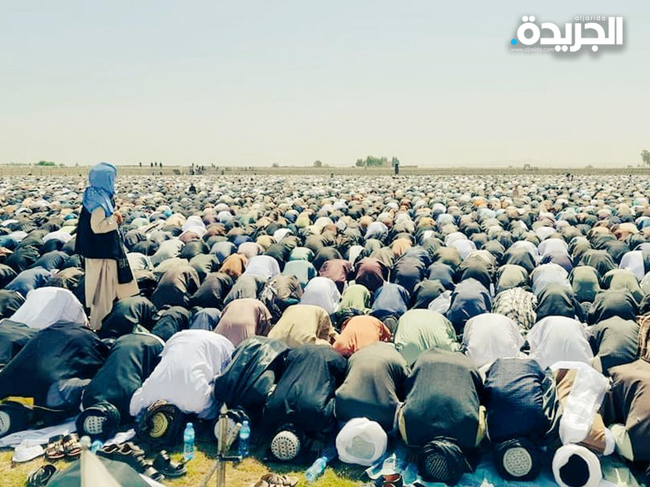 الآلاف صلوا صلاة العيد بإمامة اخوند زاده في مسجد عيد كاه في قندهار