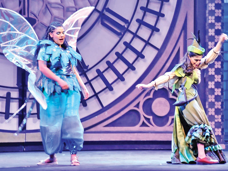 لقطة من مسرحية «زين للأبد» 