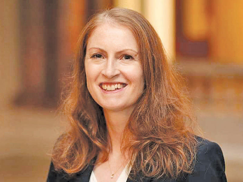 السفيرة البريطانية لدى البلاد بليندا لويس