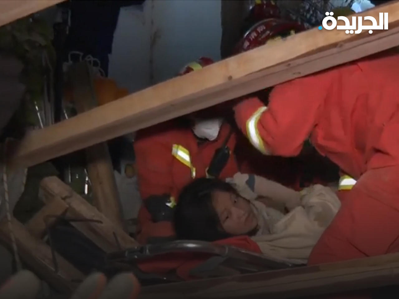 إنقاذ صينية قضت 50 ساعة تحت ركام مبنى منهار